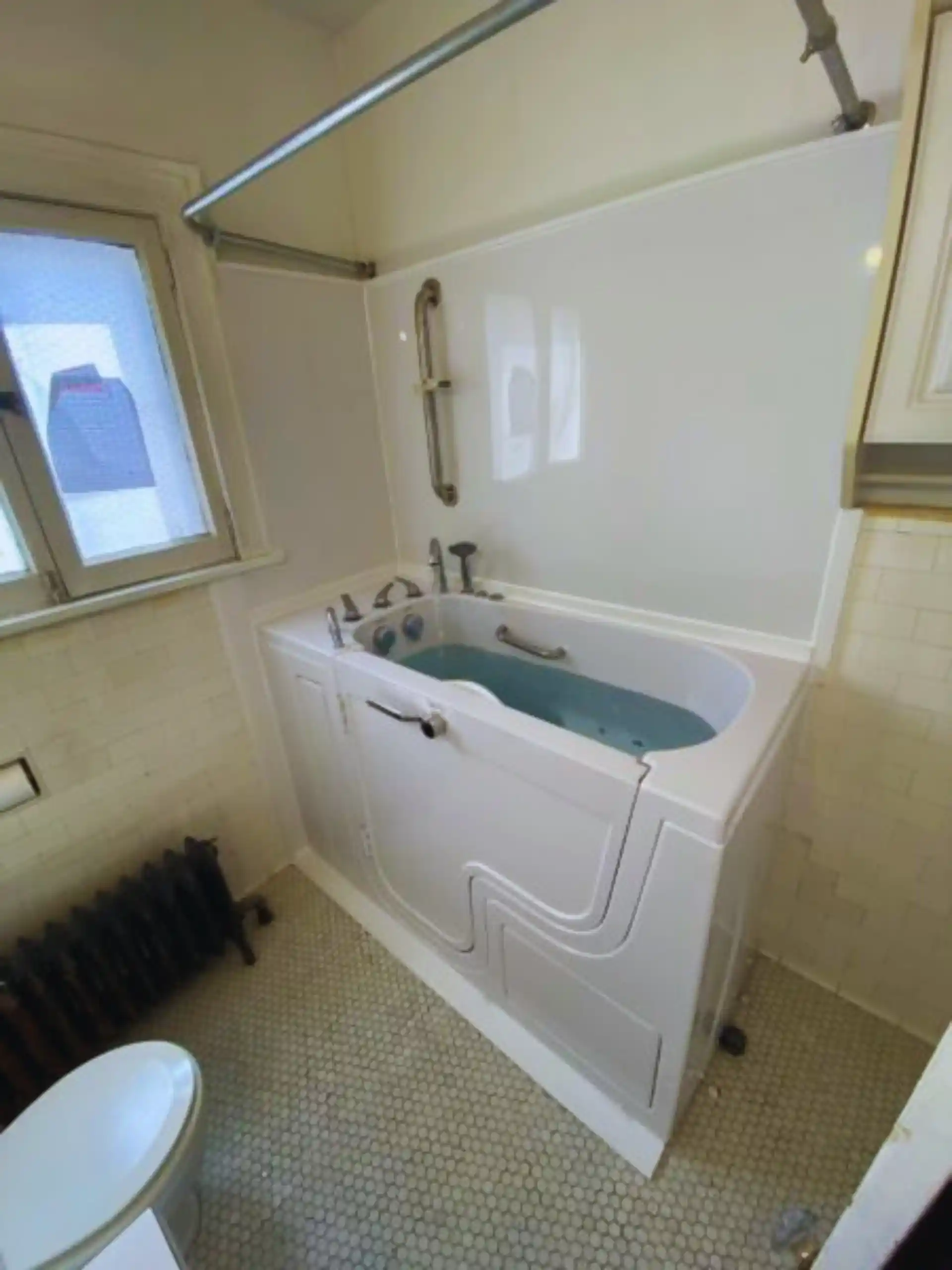 handicap tub with door​