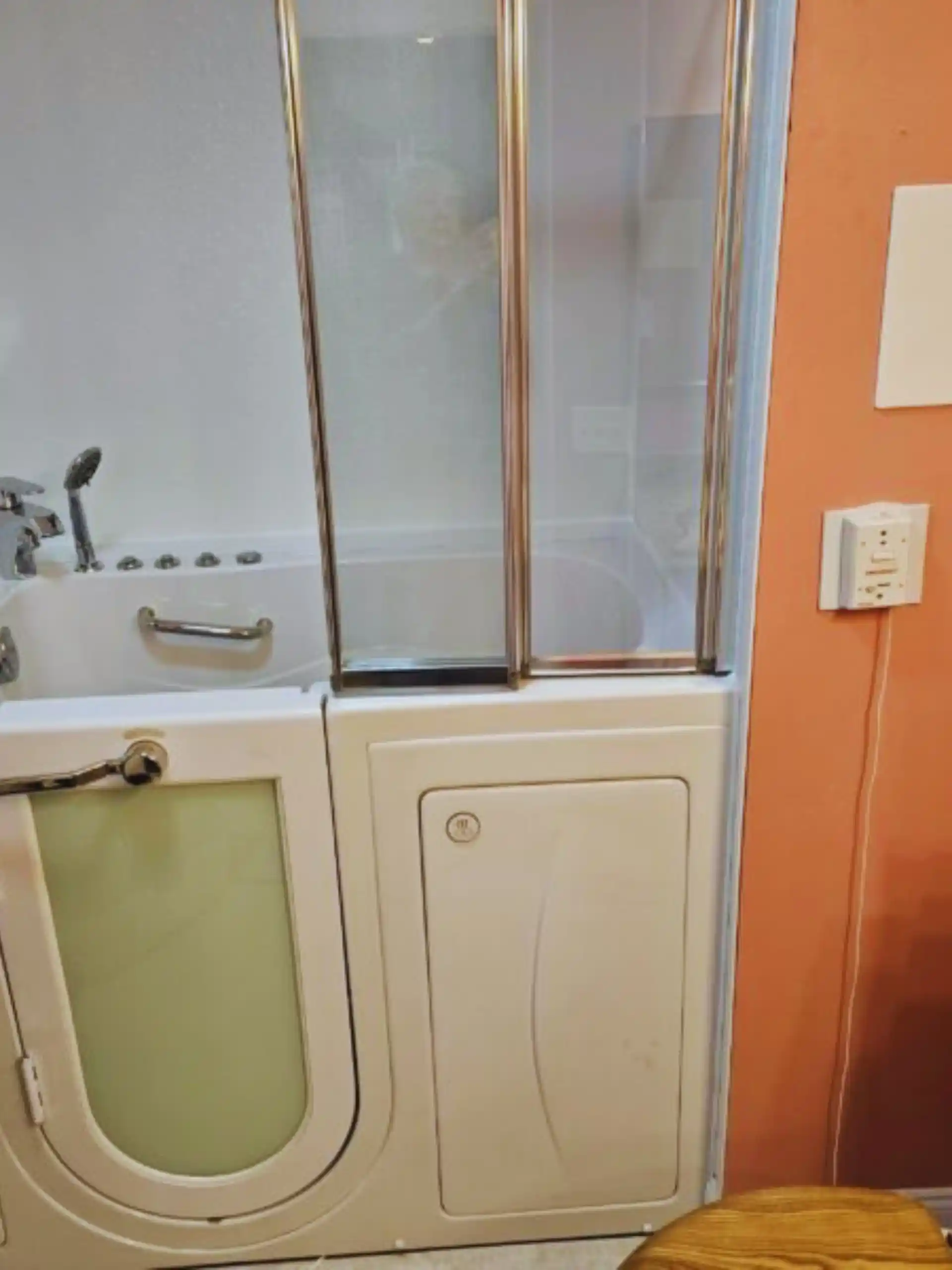 handicap tub with door​